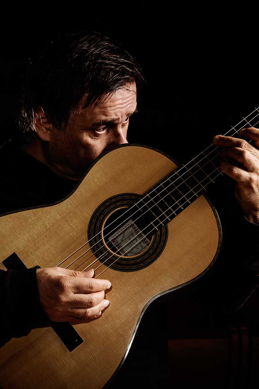 Edin Karamazov Edin Karamazov - Guitar-Festival Iserlohn 2026